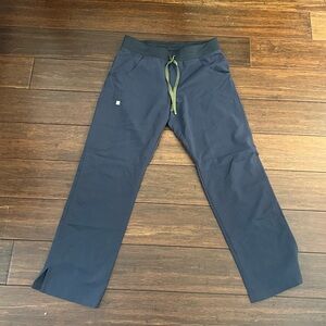 Small petite figs straight leg